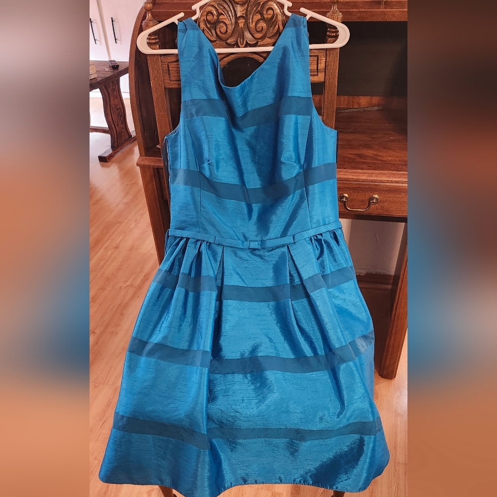 Elegant Blue Striped Dress Taylor Knee Length